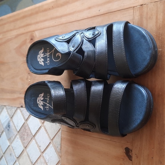 Dansko sandals size 39 genuine leather worn once . Fit like 8.5 imo - Picture 3 of 16